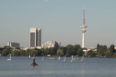 Hamburg şehir merkezinde bir bina.