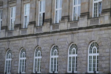 Hamburg şehir merkezinde bir bina.