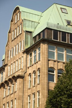 Hamburg şehir merkezinde bir bina.