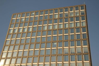 Hamburg şehir merkezinde bir bina.