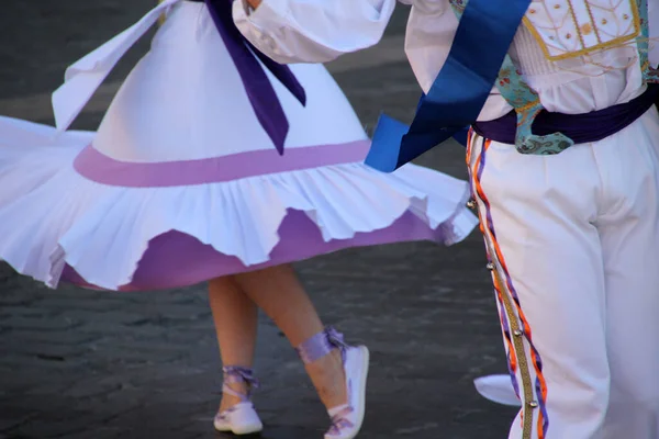 Halk Festivalinde Geleneksel Bas Dansı — Stok fotoğraf