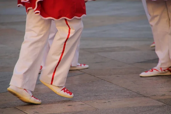 Halk Festivalinde Geleneksel Bas Dansı — Stok fotoğraf