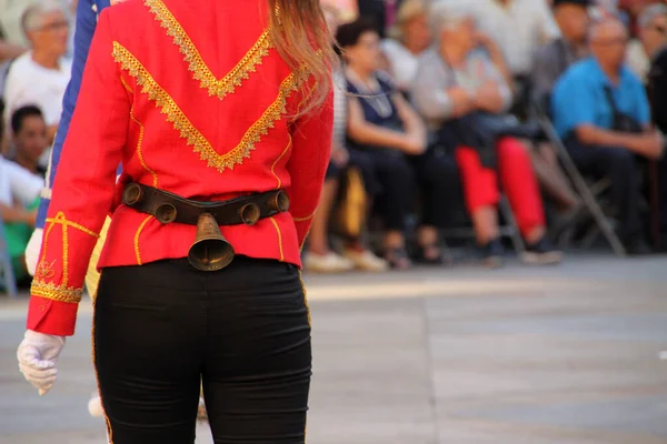 Halk Festivalinde Geleneksel Bas Dansı — Stok fotoğraf