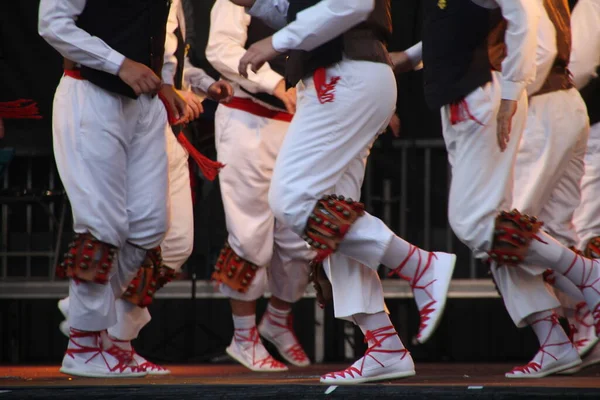 Halk Festivalinde Geleneksel Bas Dansı — Stok fotoğraf