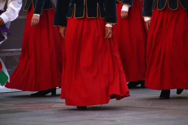 Halk Festivalinde Geleneksel Bas Dansı — Stok fotoğraf