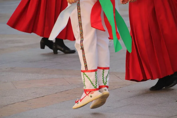 Halk Festivalinde Geleneksel Bas Dansı — Stok fotoğraf