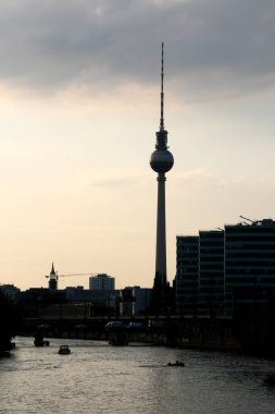 Berlin şehir merkezinde bina.