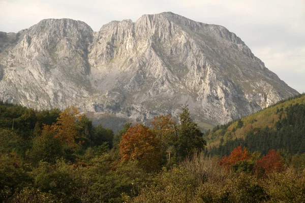 Гори Країни Басків — стокове фото