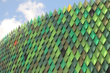 Bilbao 'da modern bir binanın cephesi