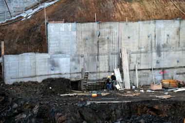 Kentsel bir çevrede inşaat alanı