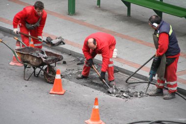 Kentsel bir çevrede inşaat alanı