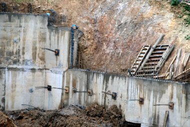 Kentsel bir çevrede inşaat alanı