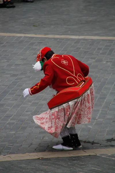 Halk Festivalinde Geleneksel Bas Dansı — Stok fotoğraf