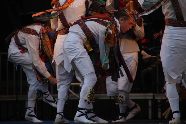 Halk Festivalinde Geleneksel Bas Dansı — Stok fotoğraf