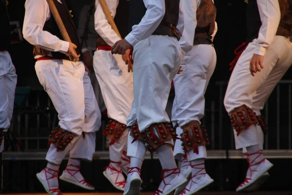 Halk Festivalinde Geleneksel Bas Dansı — Stok fotoğraf