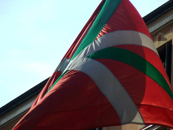 Basquee Zászló Integet Levegőben — Stock Fotó