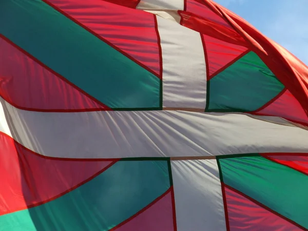 Baskische Vlag Wapperend Lucht — Stockfoto