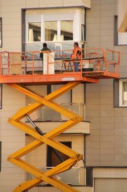 Kentsel bir çevrede inşaat alanı