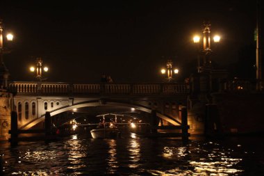 Amsterdam şehir merkezinde mimarlık