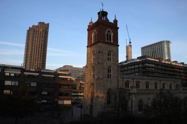 Londra şehir merkezinde bir bina.