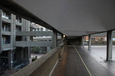 Londra şehir merkezinde bir bina.