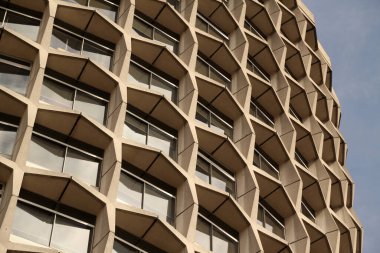 Londra şehir merkezinde bir bina.