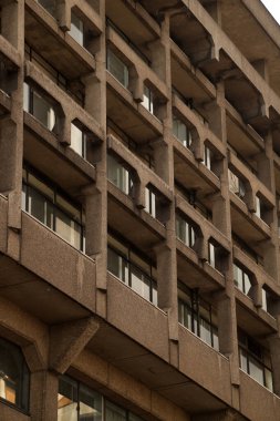 Londra şehir merkezinde bir bina.