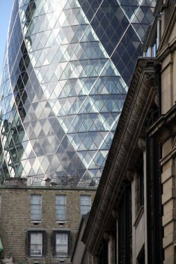 Londra şehir merkezinde bir bina.