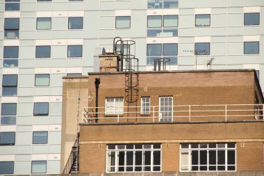 Londra şehir merkezinde bir bina.