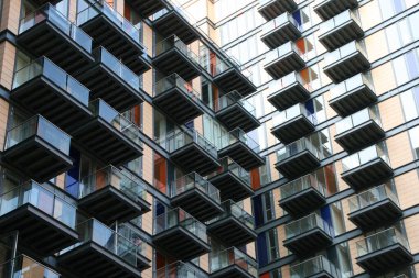 Londra şehir merkezinde bir bina.