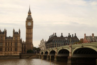 Big Ben, Elizabeth Tower, Londra olarak da bilinir.