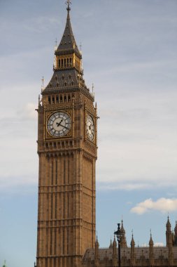 Big Ben, Elizabeth Tower, Londra olarak da bilinir.