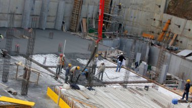 Kentsel bir çevrede inşaat alanı