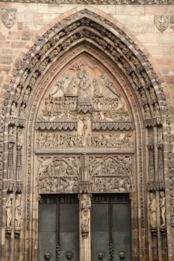 Eski Nuremberg kasabasının mimarisi.