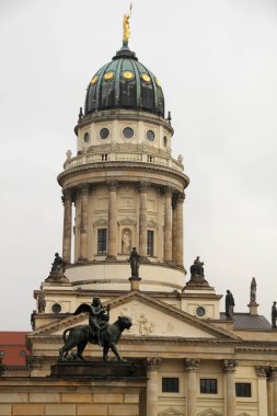 Berlin şehir merkezinde bina.