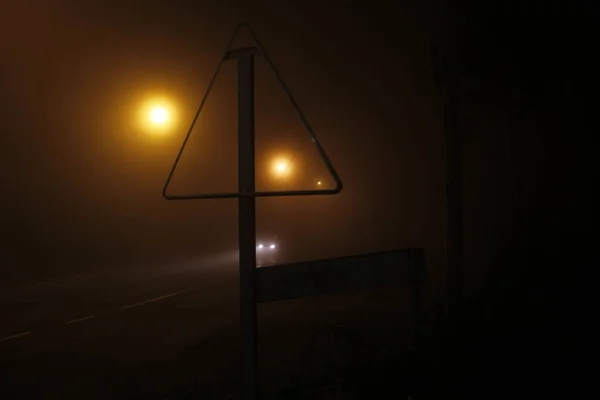 Niebla Camino Por Noche —  Fotos de Stock