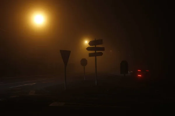 Туман Дорозі Вночі — стокове фото