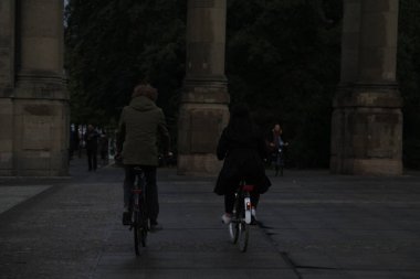 Berlin 'de bisiklet sürmek