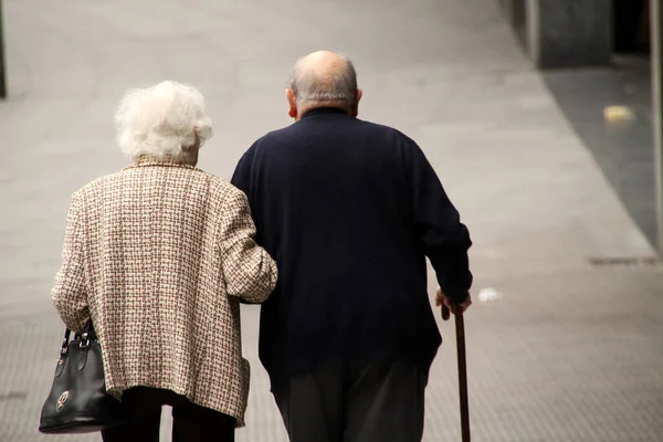 Senioren Laufen Auf Der Straße — Stockfoto