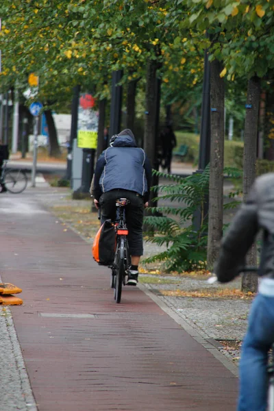 ベルリン市内でのサイクリング — ストック写真