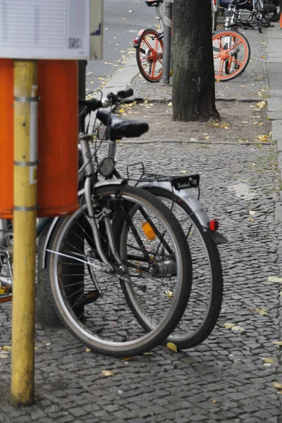 ベルリン市内でのサイクリング — ストック写真