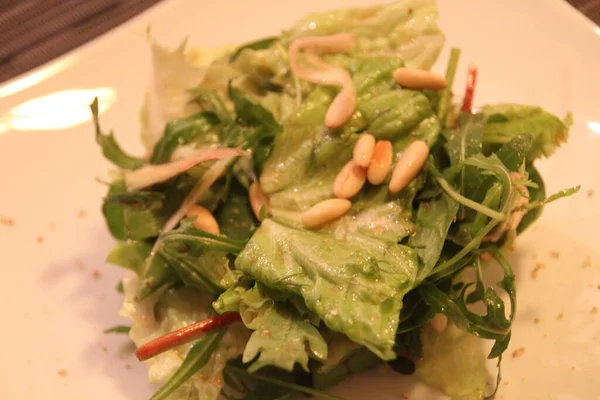 Verse Salade Een Schotel — Stockfoto