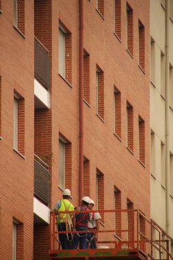 Kentsel bir çevrede inşaat alanı