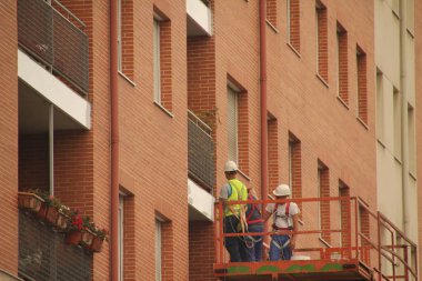 Kentsel bir çevrede inşaat alanı