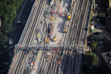 Kentsel bir çevrede inşaat alanı