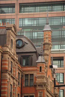 Londra şehir merkezinde bir bina.