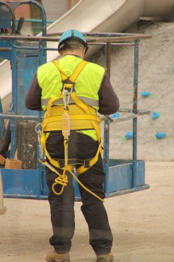 İnşaat alanında çalışan işçiler