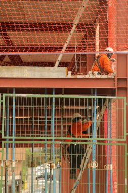 İnşaat alanında çalışan işçiler