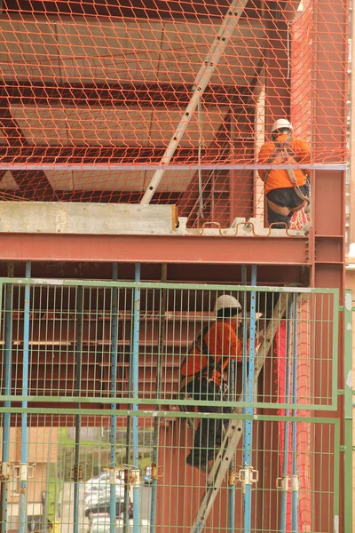 Trabalhador Num Estaleiro Construção — Fotografia de Stock