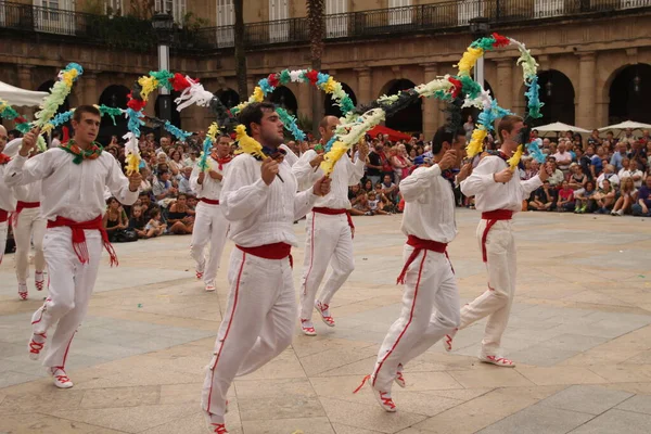 Halk Festivalinde Geleneksel Bas Dansı — Stok fotoğraf